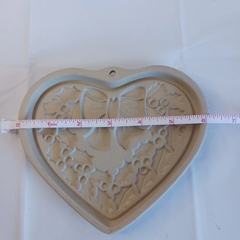 Two Pampered Chef Family Heritage Winter Wreath Welcome Home Heart Cookie Molds
